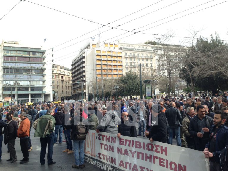 Κλειστή η Φιλελλήνων από εργαζόμενους στα ναυπηγεία | Newsit.gr Κλειστή η Φιλελλήνων από εργαζόμενους στα ναυπηγεία | Newsit.gr