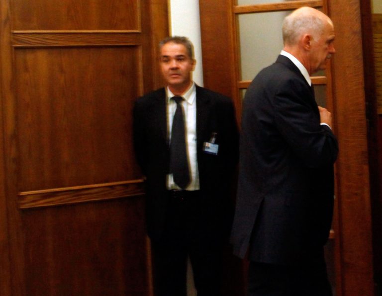 Τρία τα ερωτήματα του δημοψηφίσματος: «ναι ή όχι» στη σύμβαση, στην Ευρώπη ή στο ευρώ – Με τα συμφέροντα τα έβαλε ο Γιώργος πριν την ψήφο εμπιστοσύνης | Newsit.gr Τρία τα ερωτήματα του δημοψηφίσματος: «ναι ή όχι» στη σύμβαση, στην Ευρώπη ή στο ευρώ – Με τα συμφέροντα τα έβαλε ο Γιώργος πριν την ψήφο εμπιστοσύνης | Newsit.gr