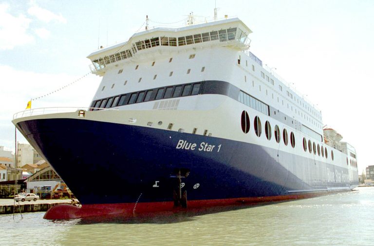 Έδεσε μετά από 8 ώρες το Blue Star 1 | Newsit.gr Έδεσε μετά από 8 ώρες το Blue Star 1 | Newsit.gr