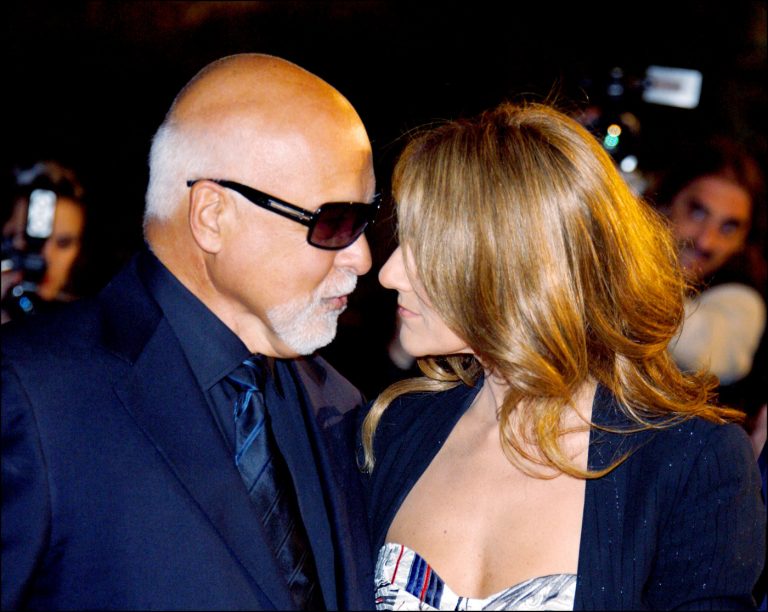 Η Celine Dion δεν κατάφερε να κρατήσει το μωρό | Newsit.gr Η Celine Dion δεν κατάφερε να κρατήσει το μωρό | Newsit.gr