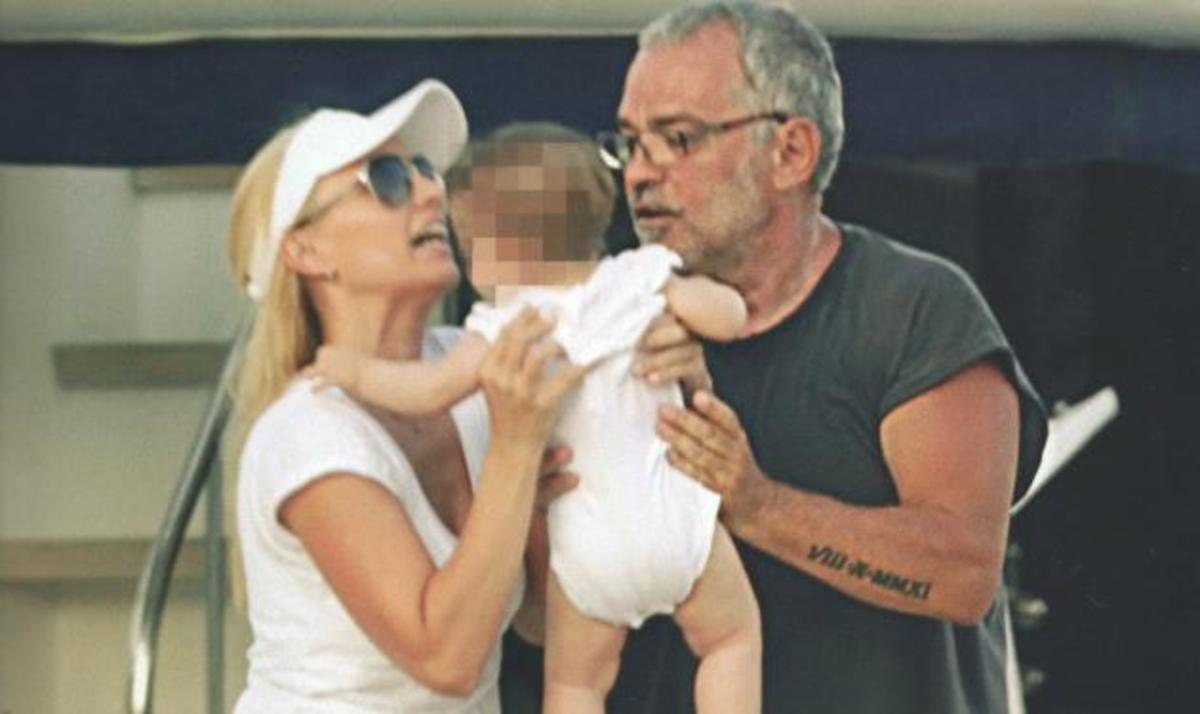 Π. Ζήνα – Γ. Λύρας: Διακοπές με την κόρη τους στην Επίδαυρο! Φωτογραφίες | Newsit.gr Π. Ζήνα – Γ. Λύρας: Διακοπές με την κόρη τους στην Επίδαυρο! Φωτογραφίες | Newsit.gr