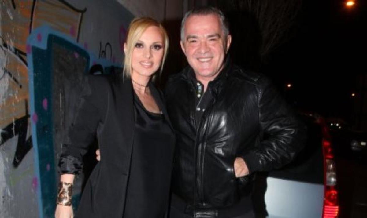 Π. Ζήνα – Γ. Λύρας: Γιόρτασαν την 5η επέτειο του γάμου τους στην πίστα! | Newsit.gr Π. Ζήνα – Γ. Λύρας: Γιόρτασαν την 5η επέτειο του γάμου τους στην πίστα! | Newsit.gr