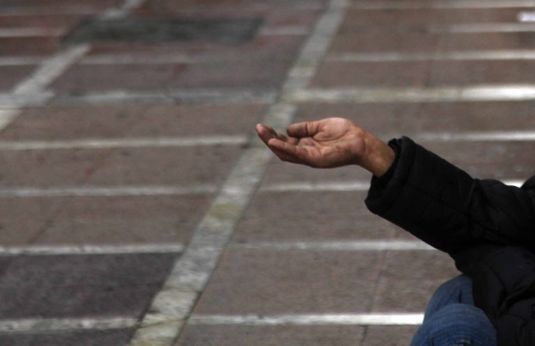 Λάρισα: Επιχείρηση σκούπα για ζητιάνους | Newsit.gr Λάρισα: Επιχείρηση σκούπα για ζητιάνους | Newsit.gr
