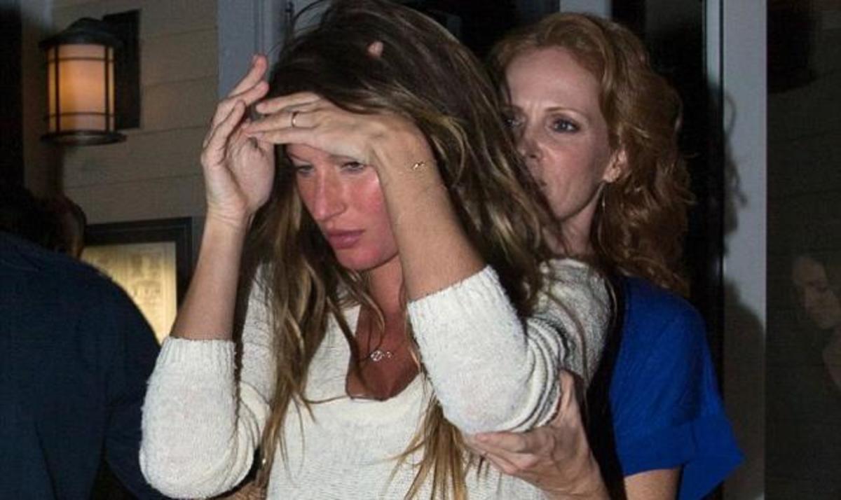 Η εγκυμονούσα Gisele φεύγει από εστιατόριο υποβασταζόμενη από φίλη της | Newsit.gr Η εγκυμονούσα Gisele φεύγει από εστιατόριο υποβασταζόμενη από φίλη της | Newsit.gr