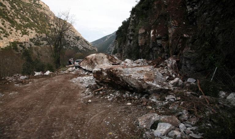 Καιρός: Πτώσεις βράχων λόγω κακοκαιρίας στην παλιά εθνική οδό Αθηνών – Θεσσαλονίκης! | Newsit.gr Καιρός: Πτώσεις βράχων λόγω κακοκαιρίας στην παλιά εθνική οδό Αθηνών – Θεσσαλονίκης! | Newsit.gr