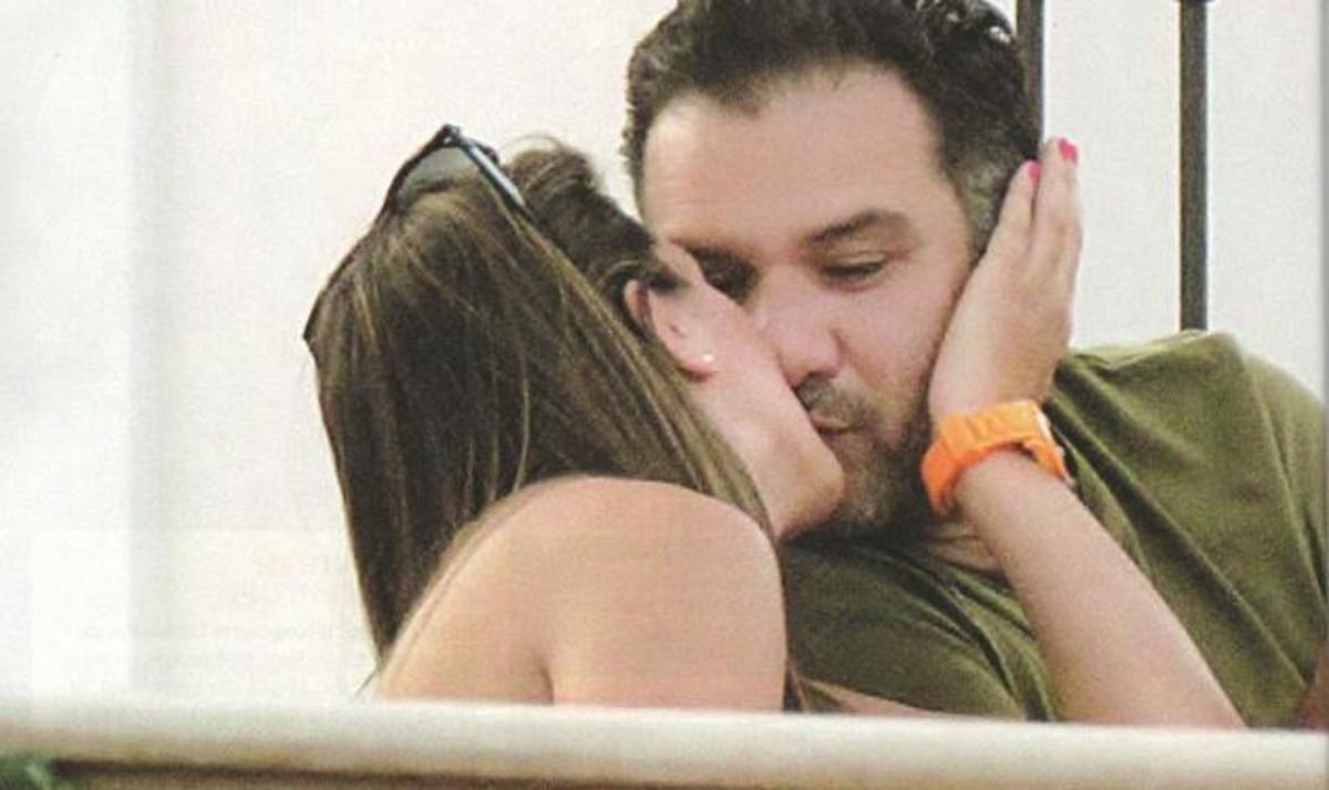 Γ. Αρναούτογλου: Τρυφερά φιλιά με την νέα σύντροφό του! | Newsit.gr Γ. Αρναούτογλου: Τρυφερά φιλιά με την νέα σύντροφό του! | Newsit.gr