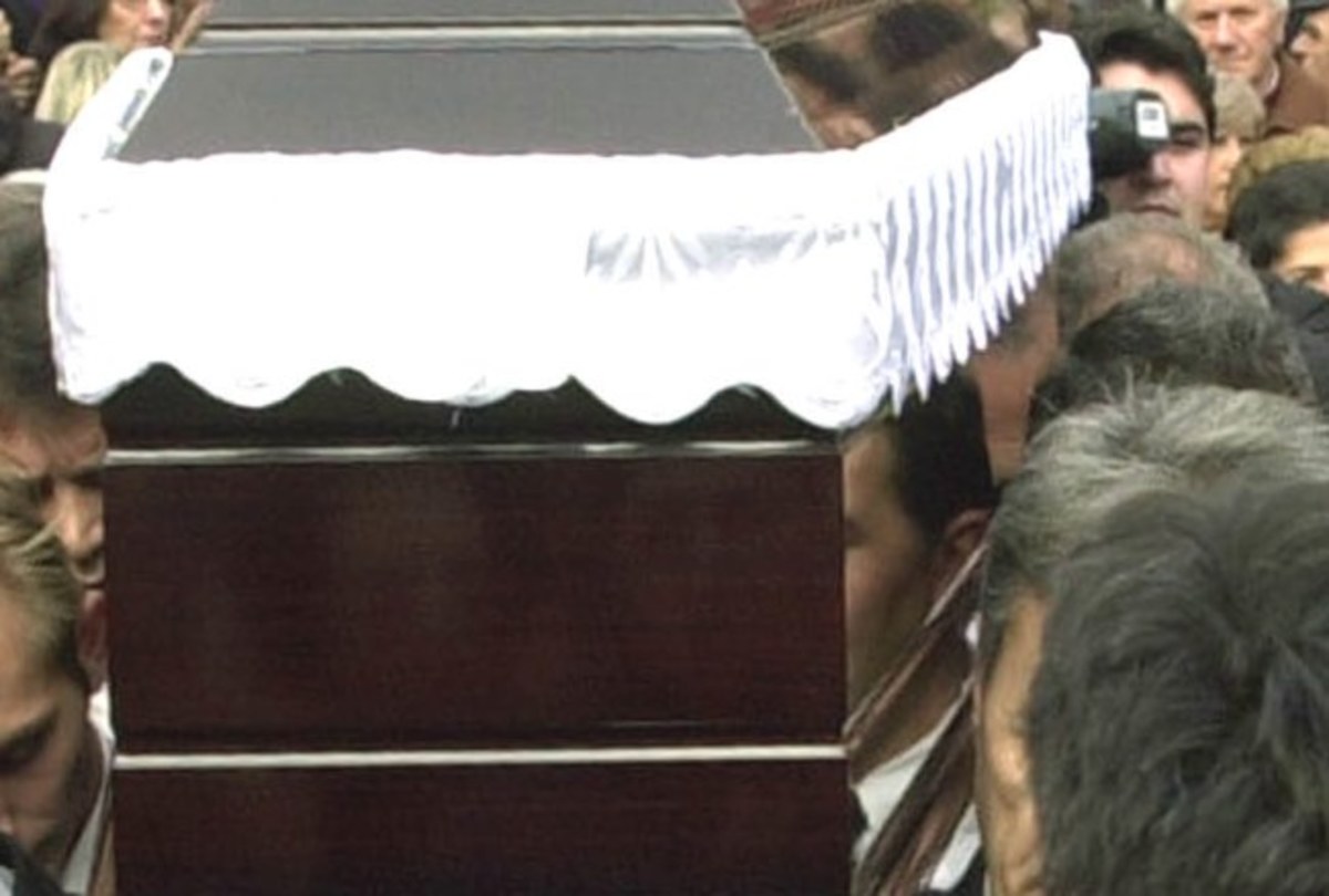 Φθιώτιδα: Χαμός σε κηδεία – Ξέθαψαν νεκρό και επιβεβαιώθηκαν οι φόβοι των παιδιών του! | Newsit.gr Φθιώτιδα: Χαμός σε κηδεία – Ξέθαψαν νεκρό και επιβεβαιώθηκαν οι φόβοι των παιδιών του! | Newsit.gr