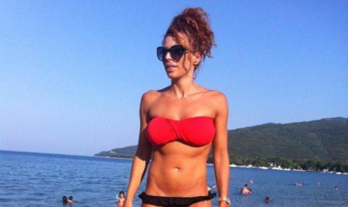 Κ. Κελεκίδου: Σέξυ και fit στην παραλία! Φωτογραφίες | Newsit.gr Κ. Κελεκίδου: Σέξυ και fit στην παραλία! Φωτογραφίες | Newsit.gr