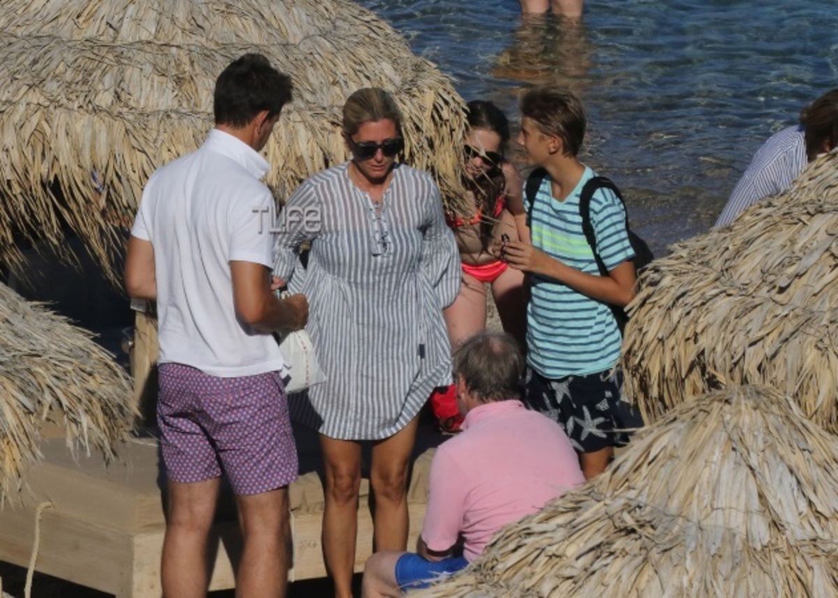Marie Chantal – Παύλος: Νέες φωτογραφίες από τις διακοπές τους στη Μύκονο | Newsit.gr Marie Chantal – Παύλος: Νέες φωτογραφίες από τις διακοπές τους στη Μύκονο | Newsit.gr