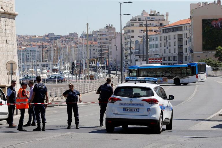 Μασσαλία: Έπεσε σε στάση λεωφορείου και σκότωσε μια γυναίκα – Με ψυχολογικά προβλήματα ο δράστης | Newsit.gr Μασσαλία: Έπεσε σε στάση λεωφορείου και σκότωσε μια γυναίκα – Με ψυχολογικά προβλήματα ο δράστης | Newsit.gr