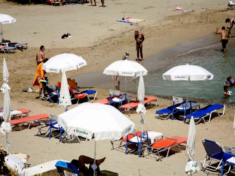 Τεράστια πηγή μόλυνσης, τα αποτσίγαρα στις παραλίες | Newsit.gr