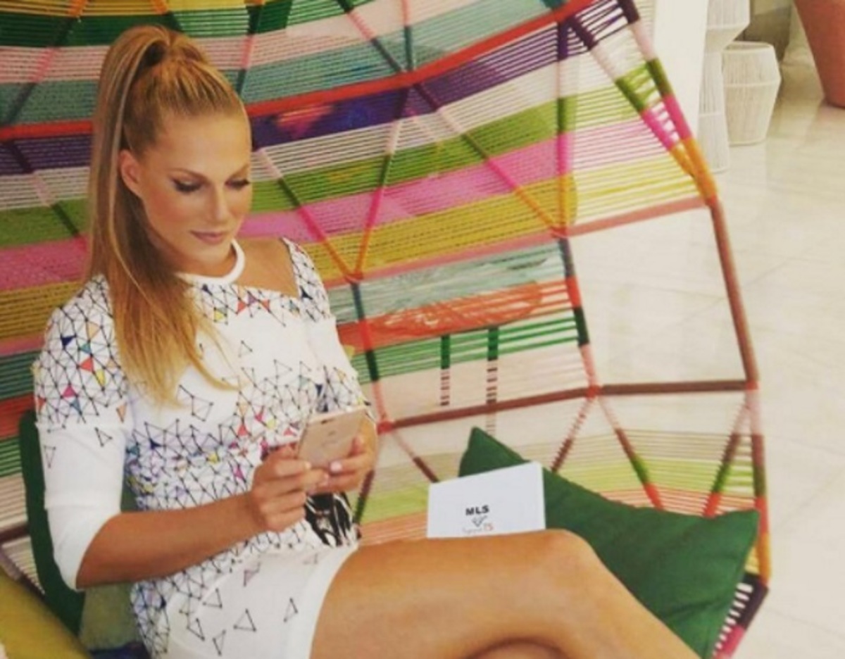 Σαρώνει στο Instagram το βίντεο με την σέξι Σάρα Εσκενάζυ! | Newsit.gr Σαρώνει στο Instagram το βίντεο με την σέξι Σάρα Εσκενάζυ! | Newsit.gr