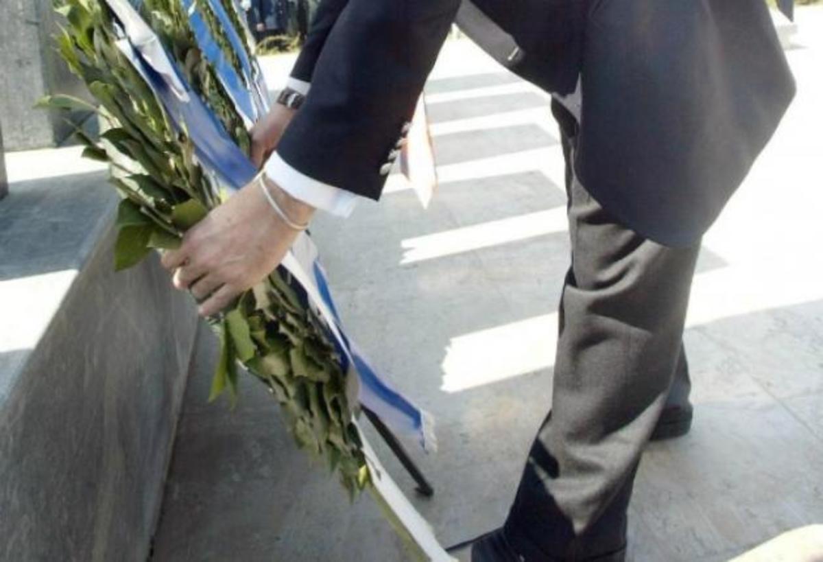 Έβρος: Κατάθεση στεφάνων στο μνημείο των εκτελεσμένων από τους Ναζί στο Ποιμενικό | Newsit.gr Έβρος: Κατάθεση στεφάνων στο μνημείο των εκτελεσμένων από τους Ναζί στο Ποιμενικό | Newsit.gr