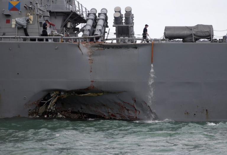 Οι πρώτες εικόνες της νέας ναυτικής τραγωδίας – 10 αγνοούμενοι μετά τη σύγκρουση αντιτορπιλικού με δεξαμενόπλοιο | Newsit.gr