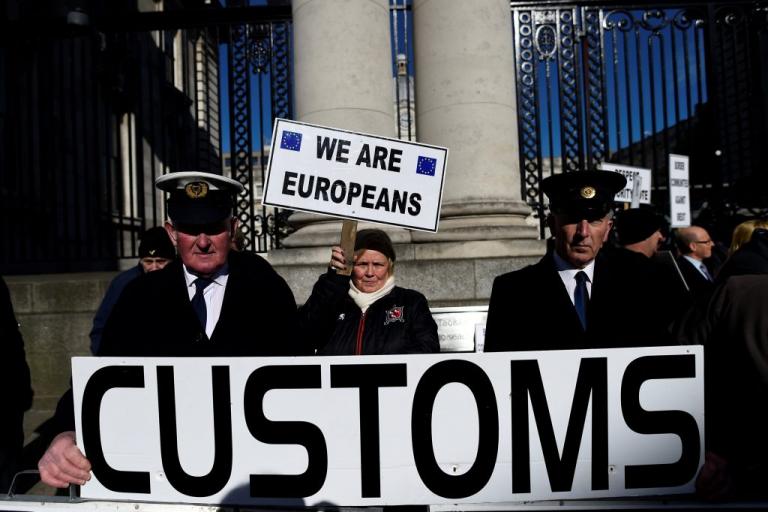 Η Βρετανία ζήτησε από πολίτες άλλων κρατών να… φύγουν από την χώρα | Newsit.gr Η Βρετανία ζήτησε από πολίτες άλλων κρατών να… φύγουν από την χώρα | Newsit.gr