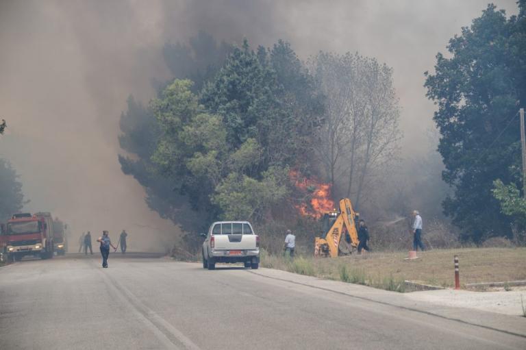 Πύρινη κόλαση στην Ηλεία – Φωτιά σε Ανδραβίδα και Λεχαινά – Απειλούνται σπίτια | Newsit.gr