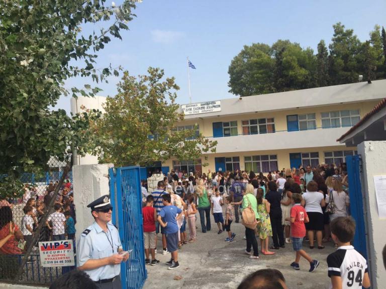 Μενίδι: Ο πιο «βουβός» αγιασμός στο σχολείο του μικρού Μάριου | Newsit.gr Μενίδι: Ο πιο «βουβός» αγιασμός στο σχολείο του μικρού Μάριου | Newsit.gr
