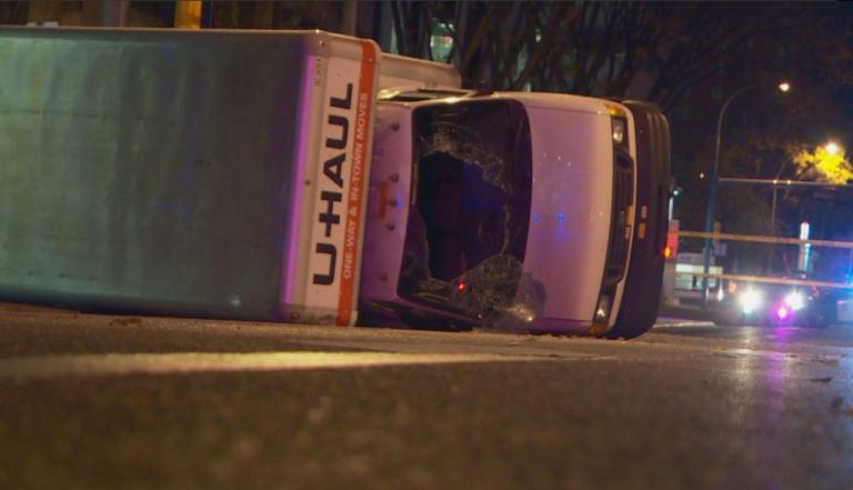 Τρόμος στο Έντμοντον! Φορτηγό χτύπησε περιπολικό, επιχείρησε να παρασύρει πεζούς! | Newsit.gr