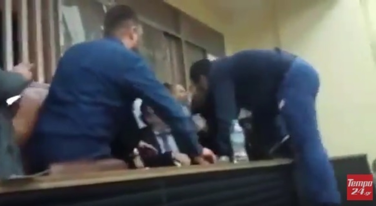Πάτρα: Επεισόδια και… μπουνιές στο Εργατικό Κέντρο – Κλήθηκε η Αστυνομία [vids] | Newsit.gr