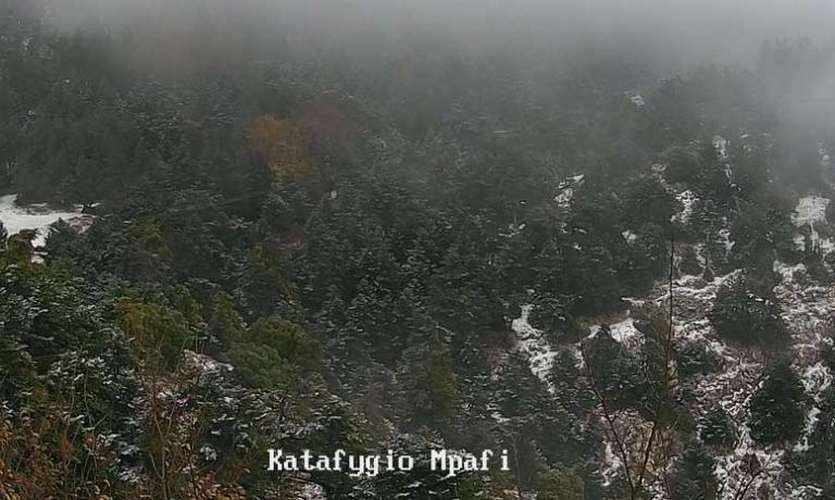 Καιρός: Ο χειμώνας είναι εδώ – Χιονίζει στην Πάρνηθα [pics] | Newsit.gr