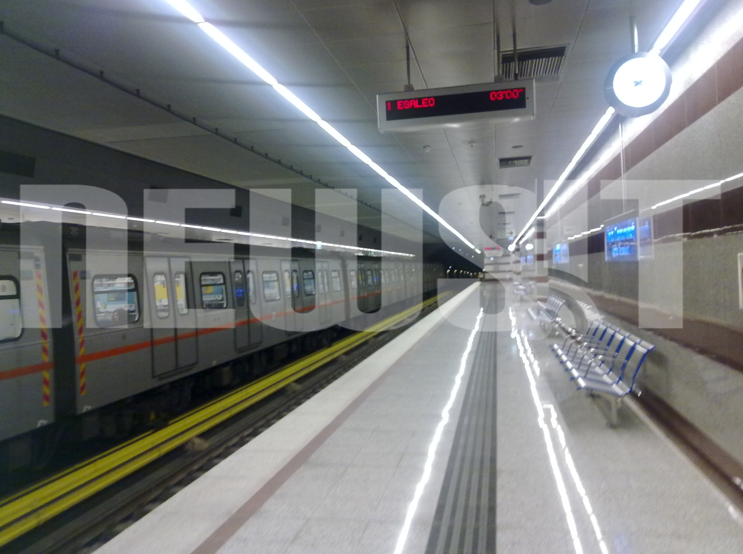 Άδειος ο σταθμός του μετρό στην Αγία Παρασκευή - ΦΩΤΟ NEWSIT.GR