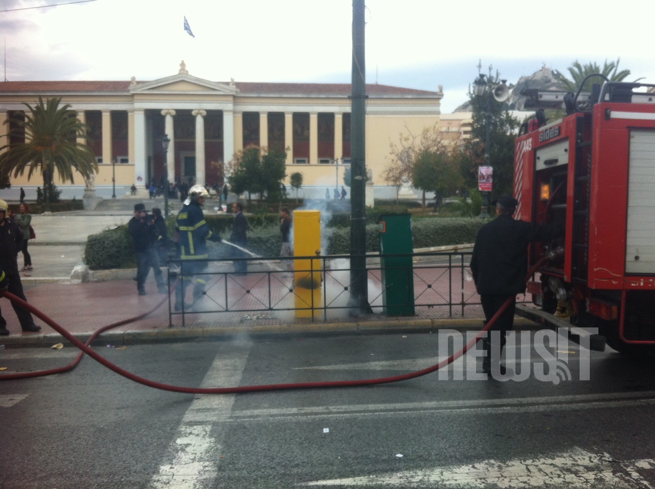 Προσπαθούν να καθαρίσουν το κέντρο από τα χημικά