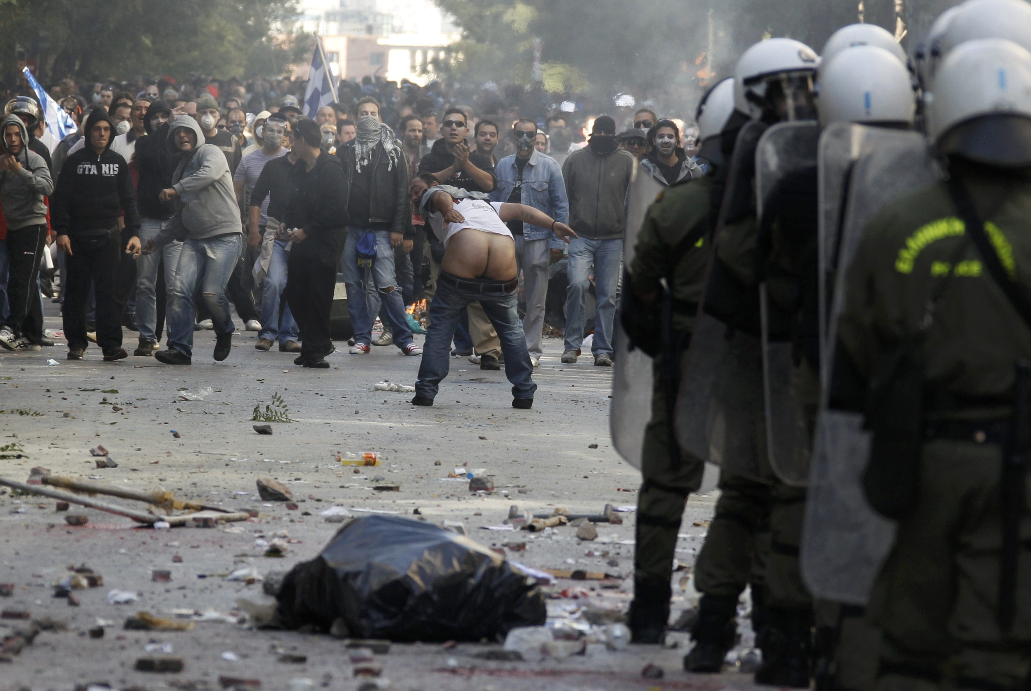 Η απάντηση των απεργών στα μέτρα και την τρόικα