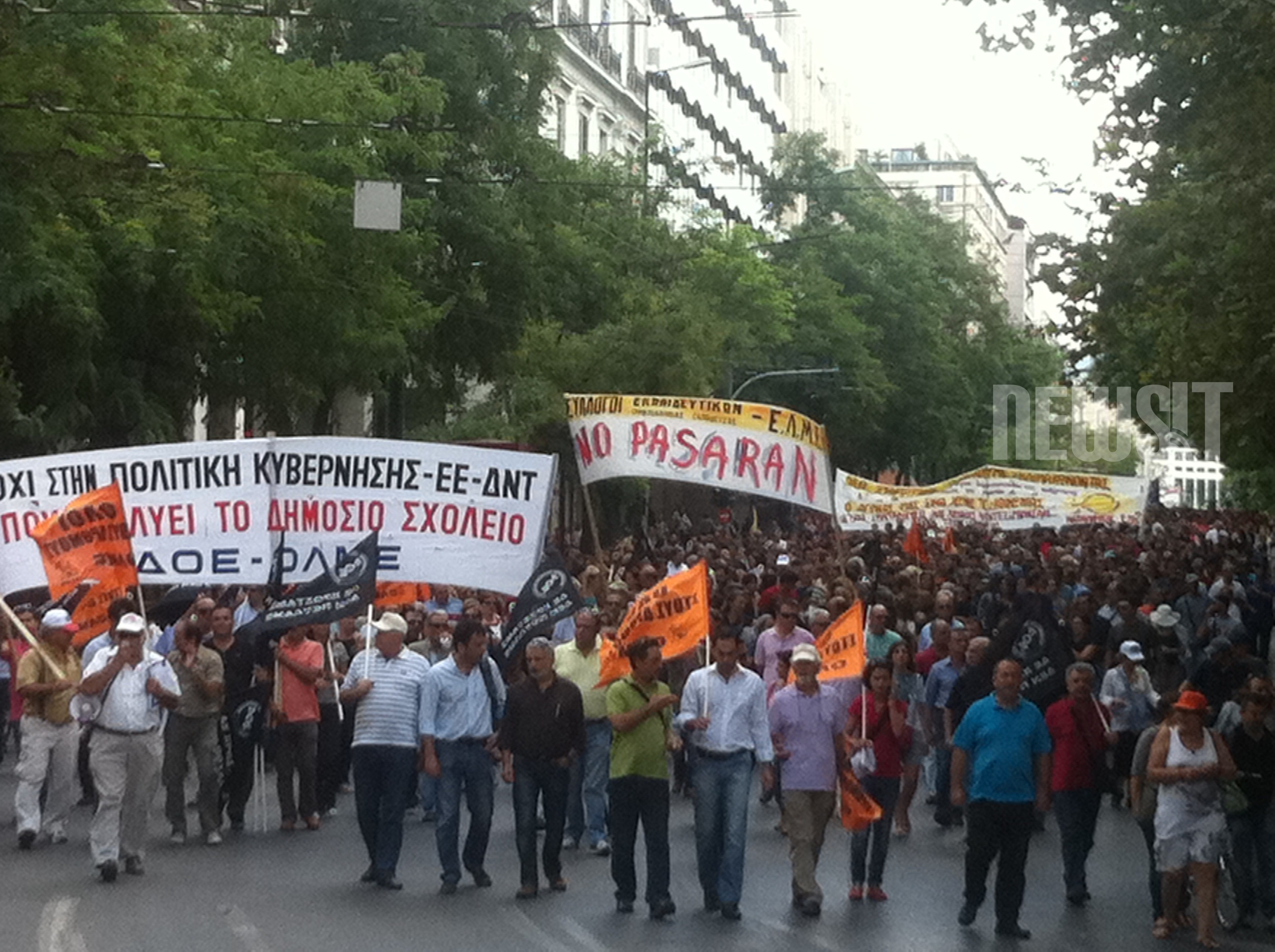 Πάνω από τρεις χιλιάδες στην πορεία παρόλο που δεν υπάρχουν σήμερα ΜΜΕ