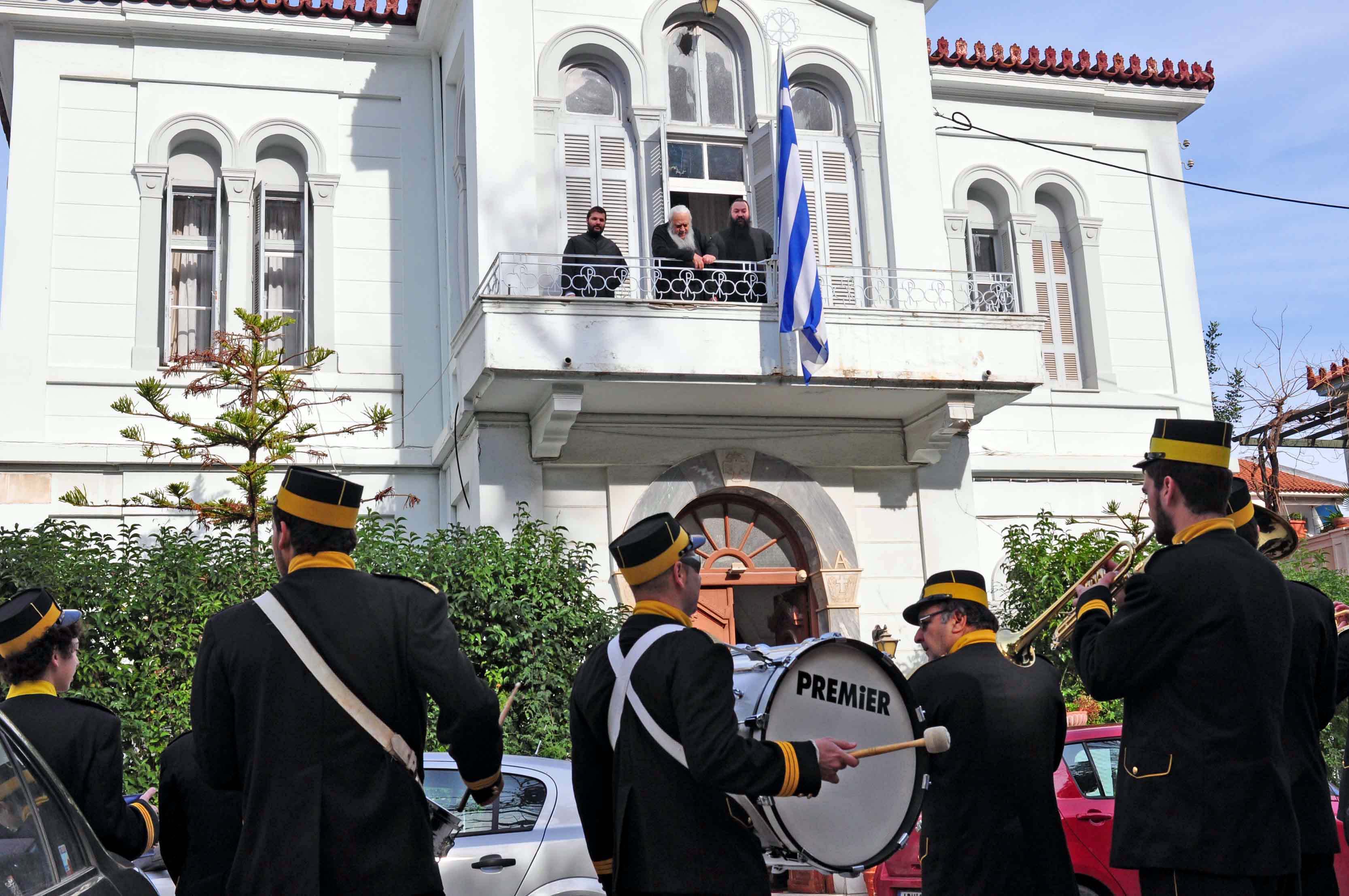 Ηδημοτική  φιλαρμονική του Ναυπλίου στο Μητροπολίτη Αργολίδας Ιάκωβο