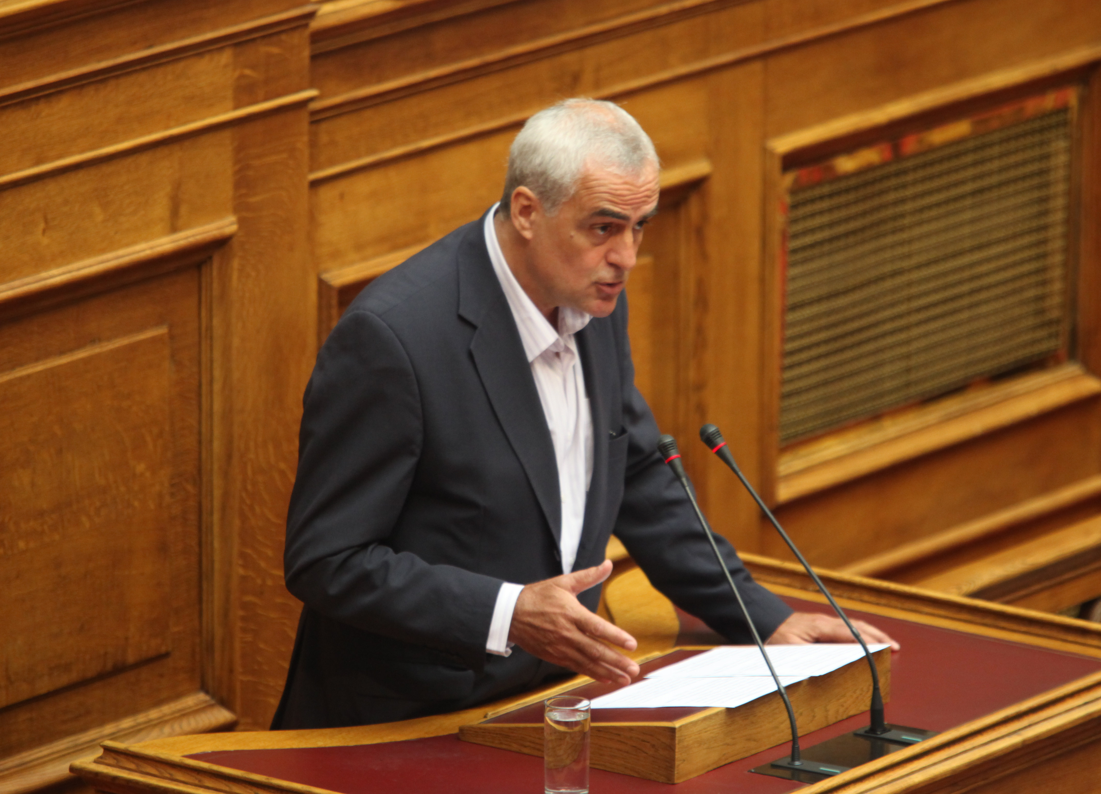 Ο Οδυσσέας Βουδούρης στο βήμα της Βουλής - ΦΩΤΟ EUROKINISSI