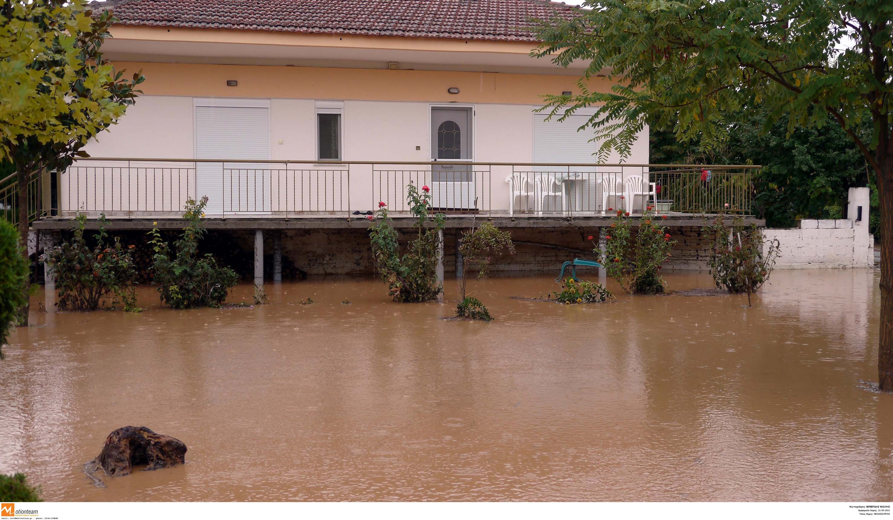 Πλημμυρισμένο σπίτι στην καρδιά του χωριού - ΦΩΤΟ EUROKINISSI