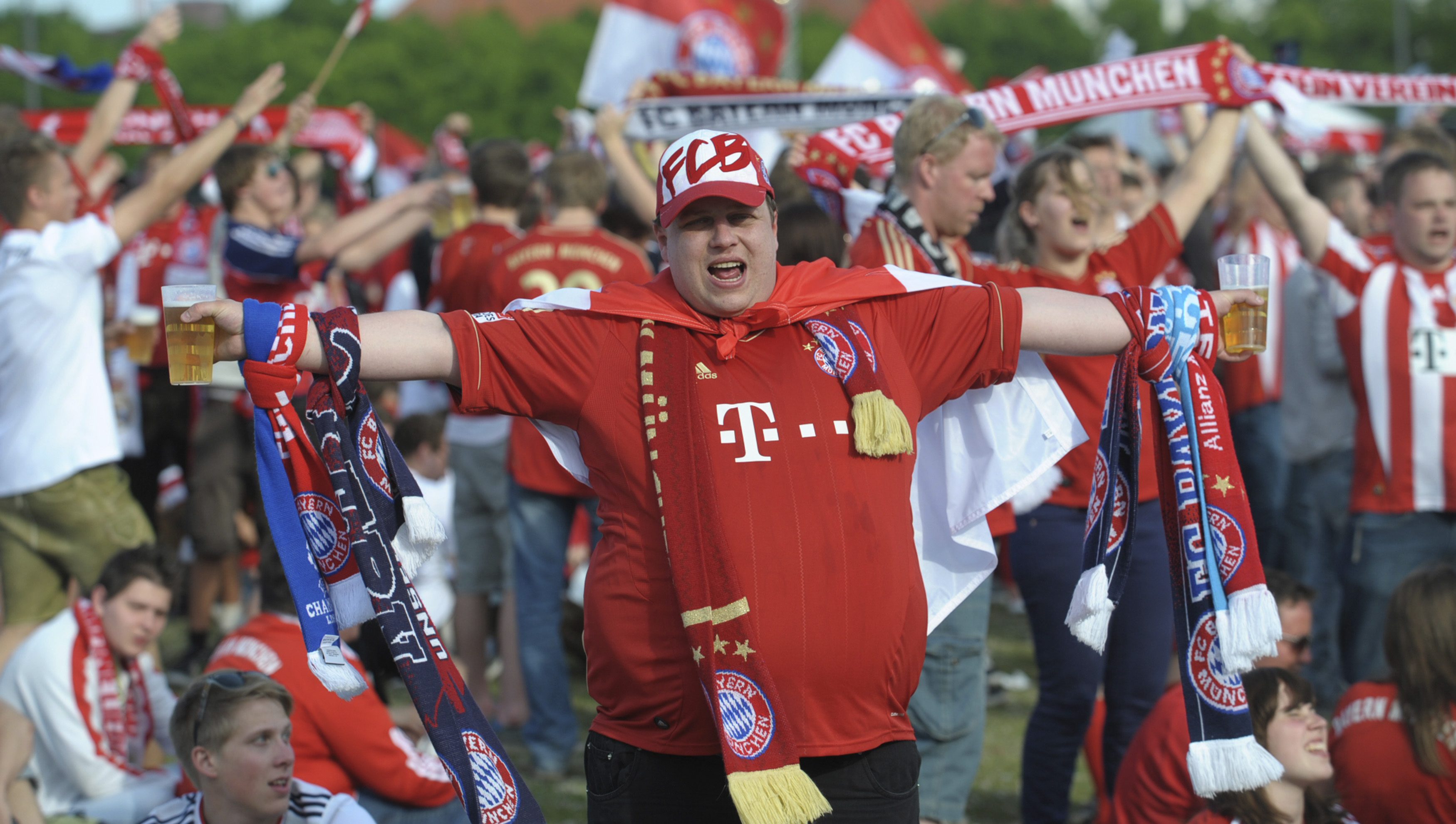 Εκατοντάδες χιλιάδες που δεν μπόρεσαν να προμηθευτούν εισιτήριο θα δουν τον τελικό σε γιγαντοοθόνες που έχουν στηθεί στο Μόναχο, ΦΩΤΟ REUTERS