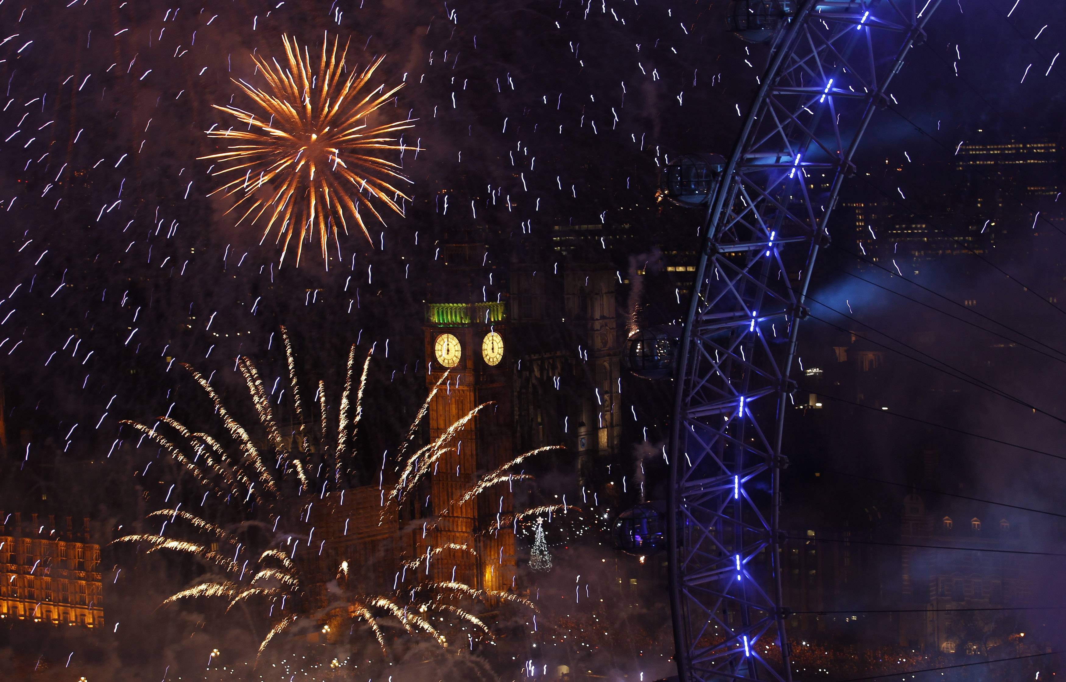 To Big Ben μετρά τα πρώτα δευτερόλεπτα του νέου έτους