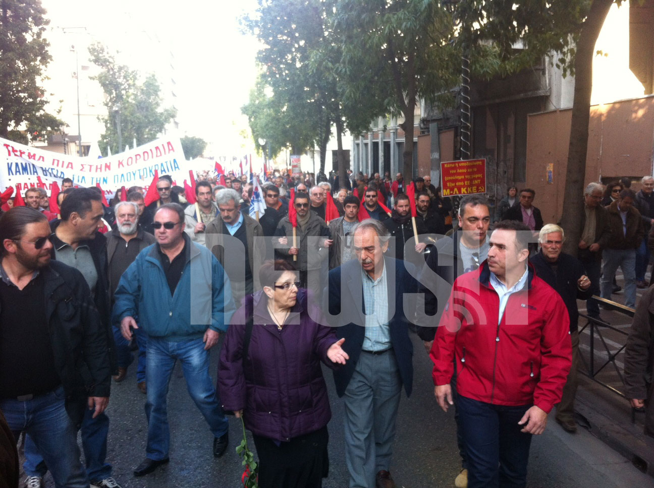 ΩΡΑ 12:00 Ξεκινά η πορεία του ΠΑΜΕ με την Αλέκα Παπαρήγα στην κεφαλή