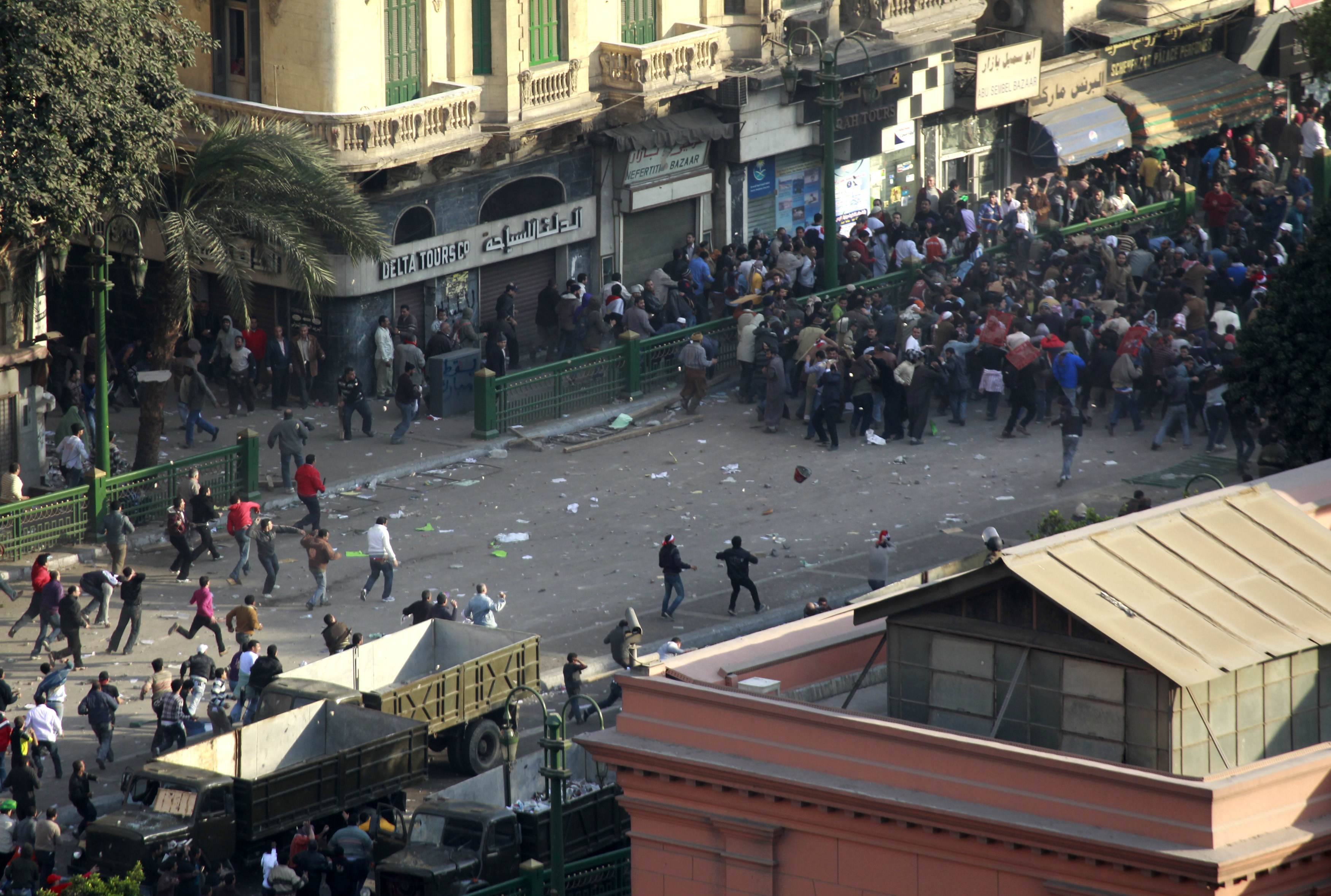 Οδομαχίες στην πλατεία Ταχρίρ - ΦΩΤΟ REUTERS