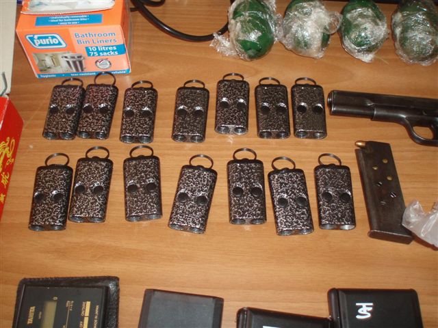 Ότι βρήκαν οι αστυνομικοί στην κατοχή των τριων ατόμων