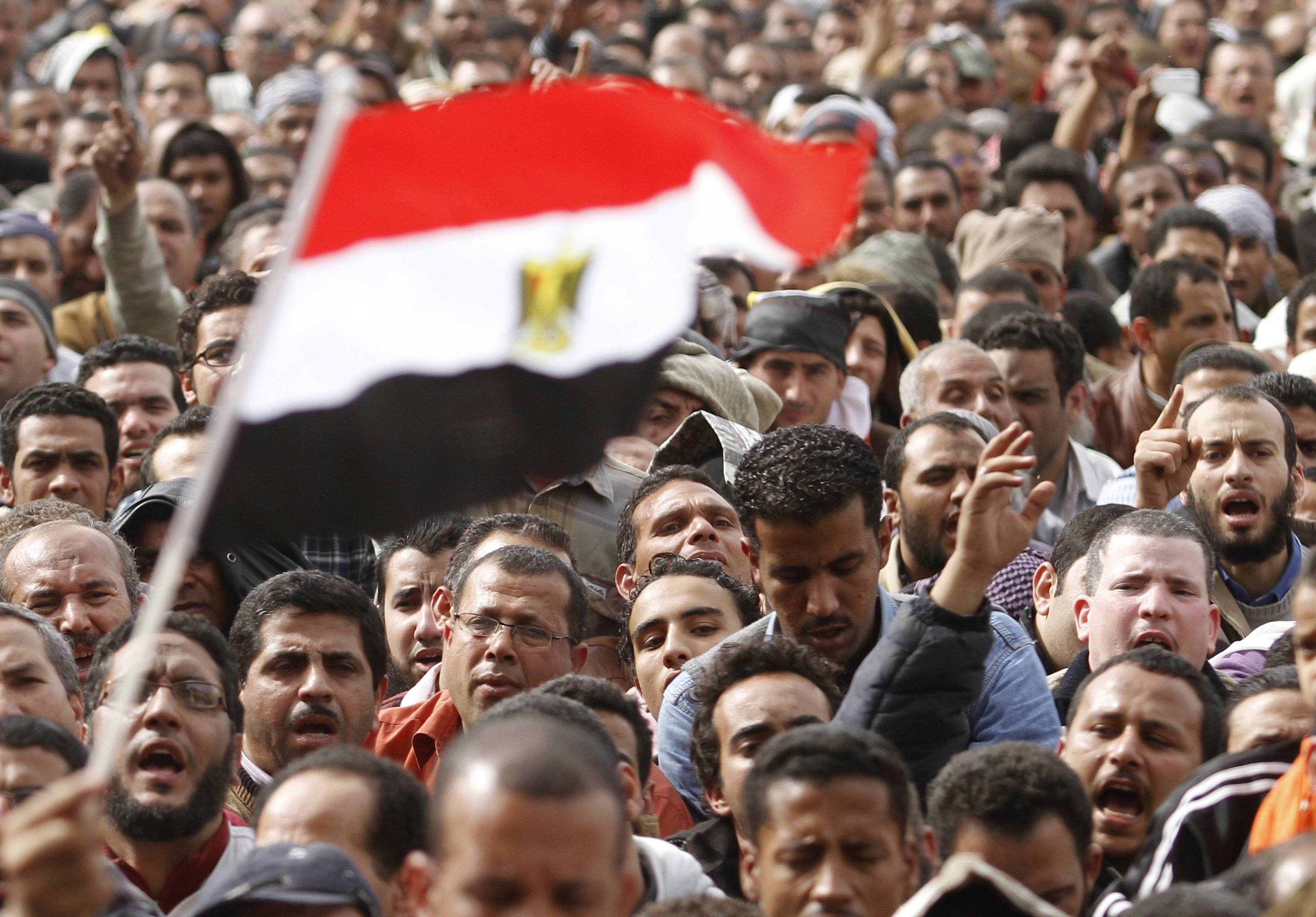 "Φύγε" φωνάζουν στον Μουμπάρακ οι διαδηλωτές. ΦΩΤΟ REUTERS