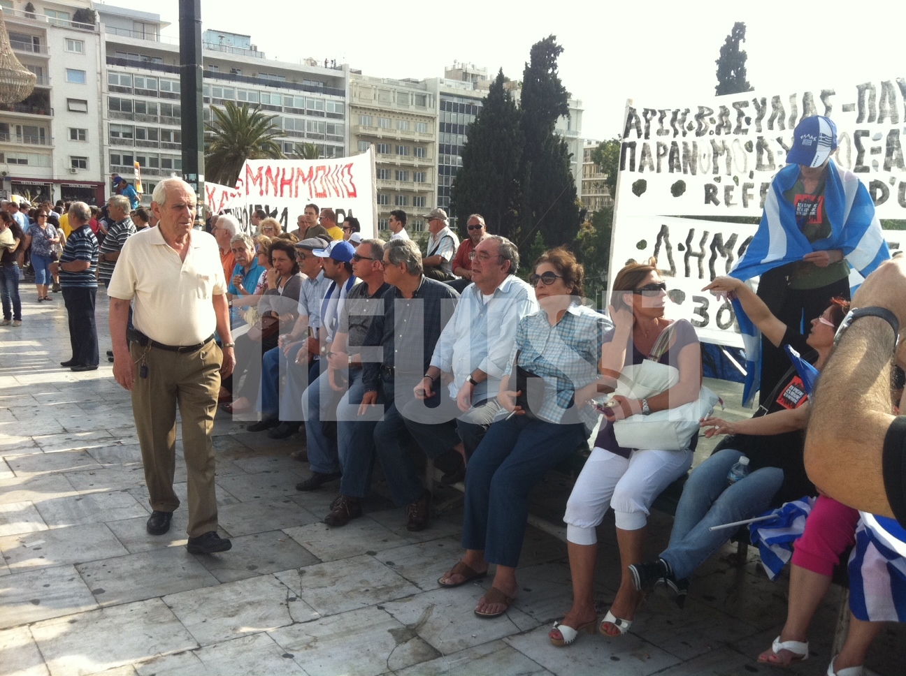 'Ανθρωποι όλων των ηλικιών κατέβηκαν και σήμερα στο Σύνταγμα