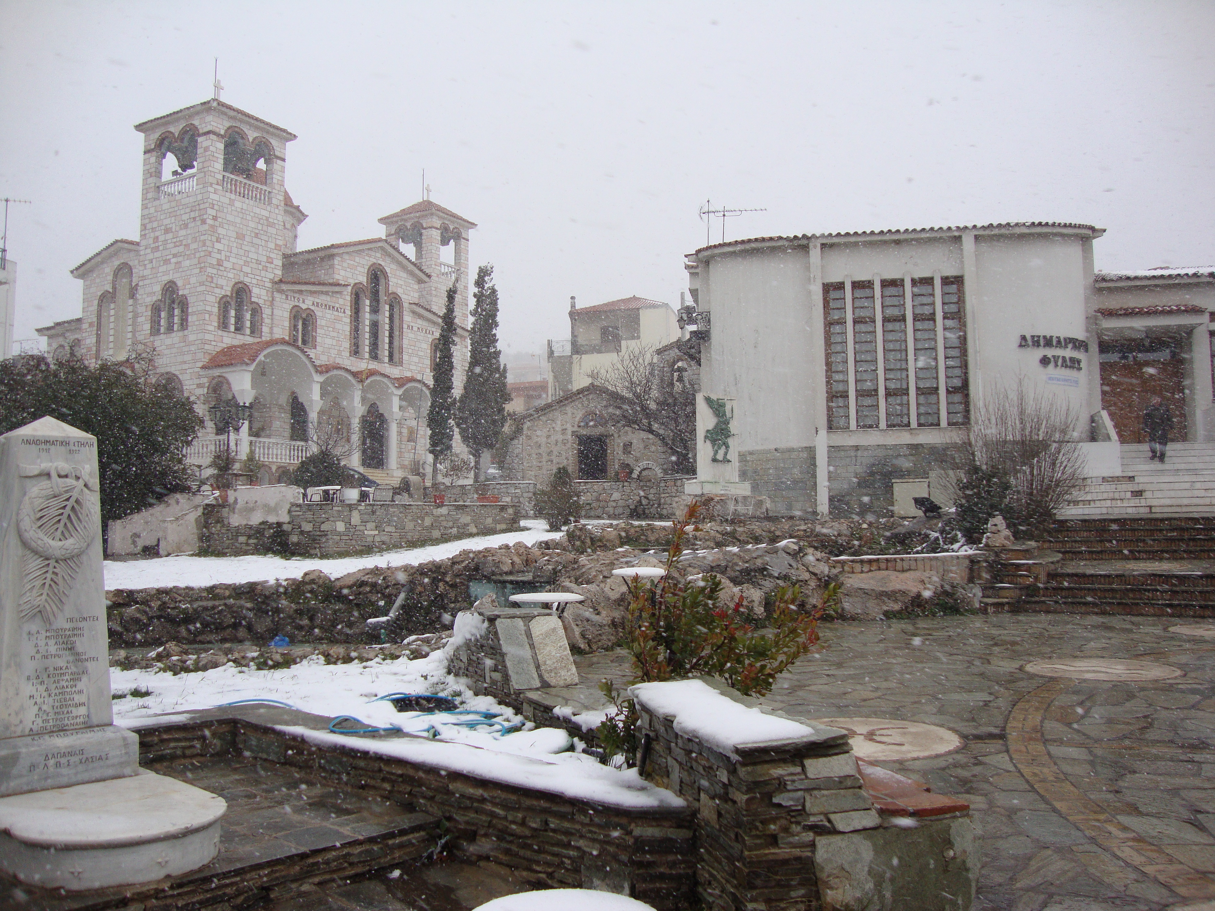 ΩΡΑ 13.00 Χιόνι και στο Δήμο Φυλής ΦΩΤΟ NEWSIT