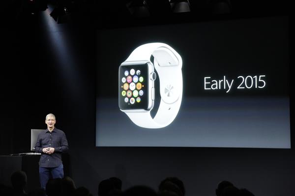 Φυσικά δεν μπορούσε να μην μιλήσει για το Apple Watch που θα κυκλοφορήσει στις αρχές του 2015