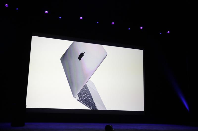 Το στοίχημα που έβαλαν οι εργαζόμενοι στην Apple ήταν να επανασχεδιάσουν το notebook και αυτό είναι το νέο το νέο Macbook