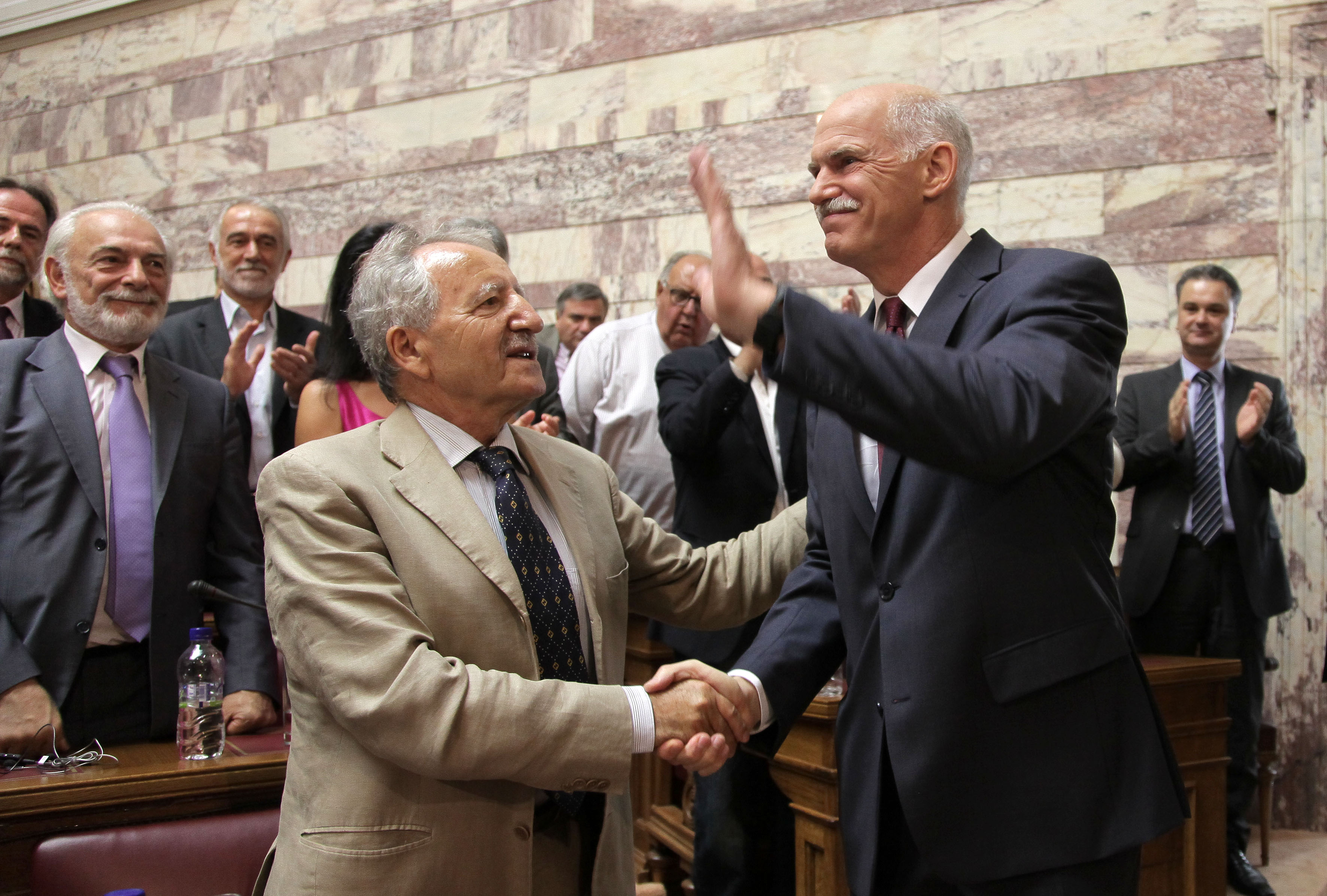 "Γεια σου Πρόεδρε! Ωραία τους τα είπες!"