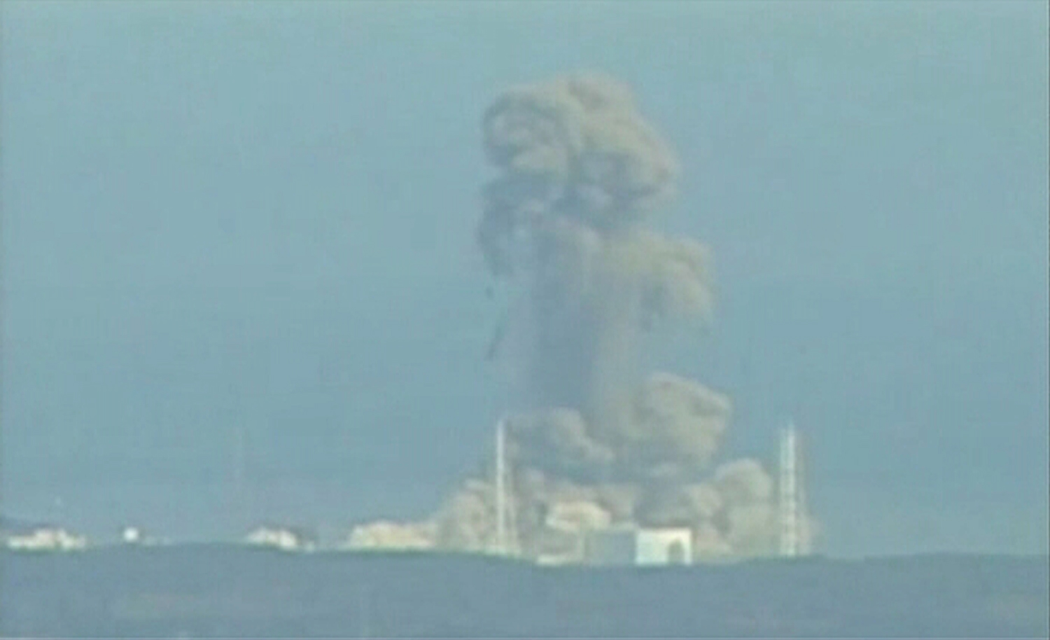 Άσπρος καπνός βγαίνεια από τον αντιδραστήρα Νο3 του πυρηνικού εργοστασίου Φουκουσίμα. ΦΩΤΟ REUTERS