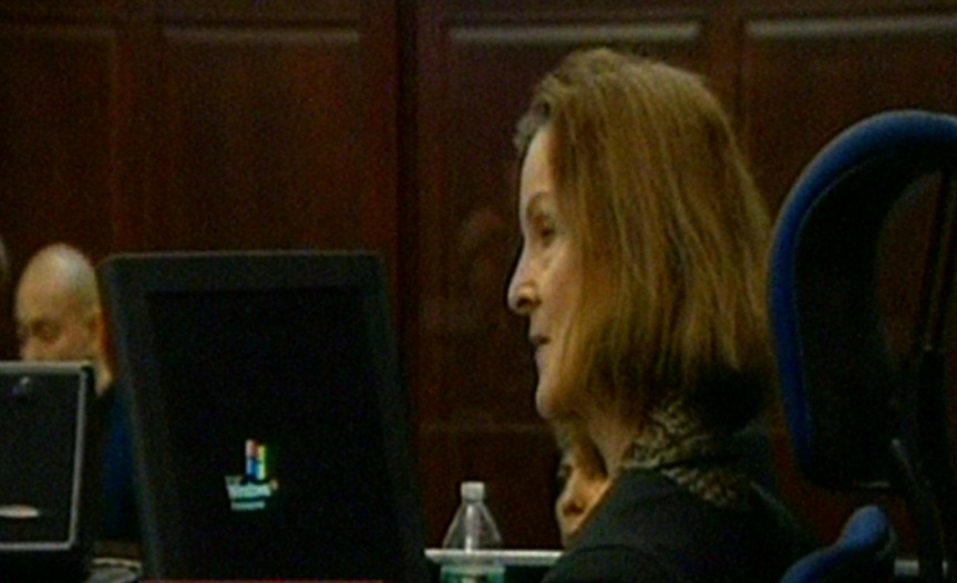 Η δικαστής Μελίσα Τζάκσον χαρακτήρισε ύποπτο διαφυγής τον Ντομινίκ Στρος Καν και για να σιγουρευτεί ότι θα δικαστεί, αρνήθηκε να ορίσει την εγγύηση του 1 εκατ. δολαρίων