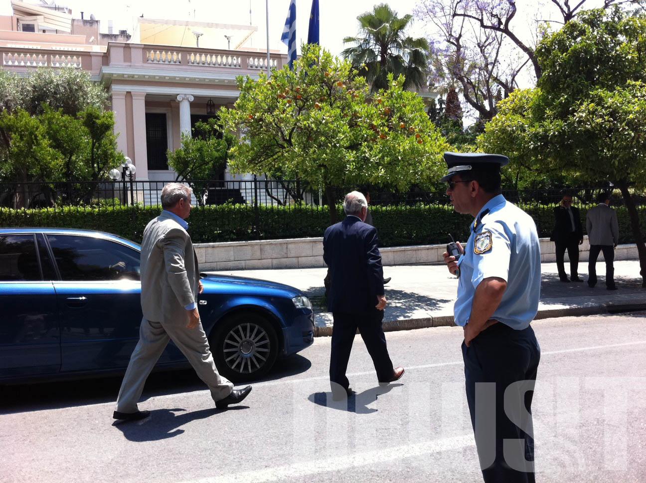 ΩΡΑ 12.45 Φτάνει ο υπ. Εργασίας κ. Κουτρουμάνης