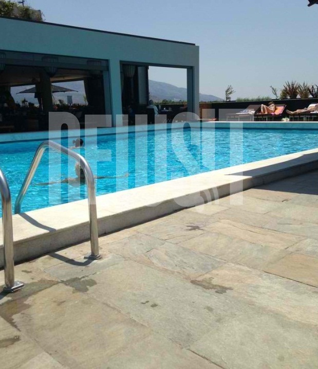 Η πισίνα λειτουργεί από τις 10.30 το πρωί εως τις 7.00 το απόγευμα - ΦΩΤΟ NEWSIT 