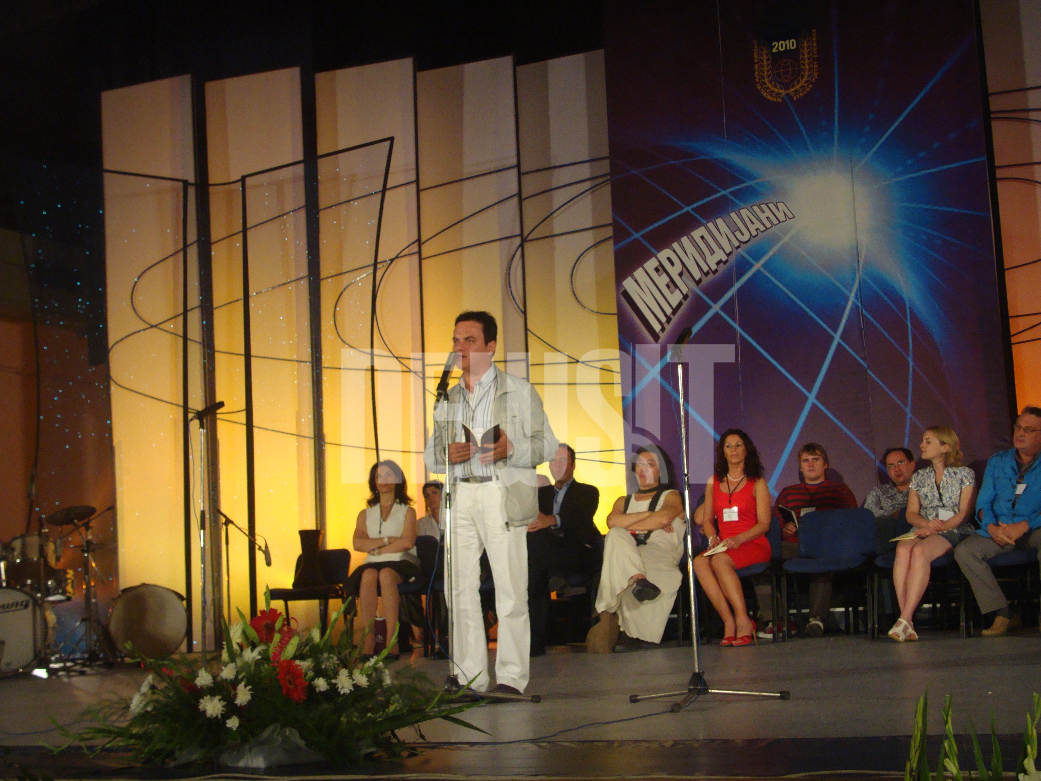 2010: Στο Διεθνές Φεστιβάλ Ποίησης που έγινε υπό την αιγίδα της UNESCO