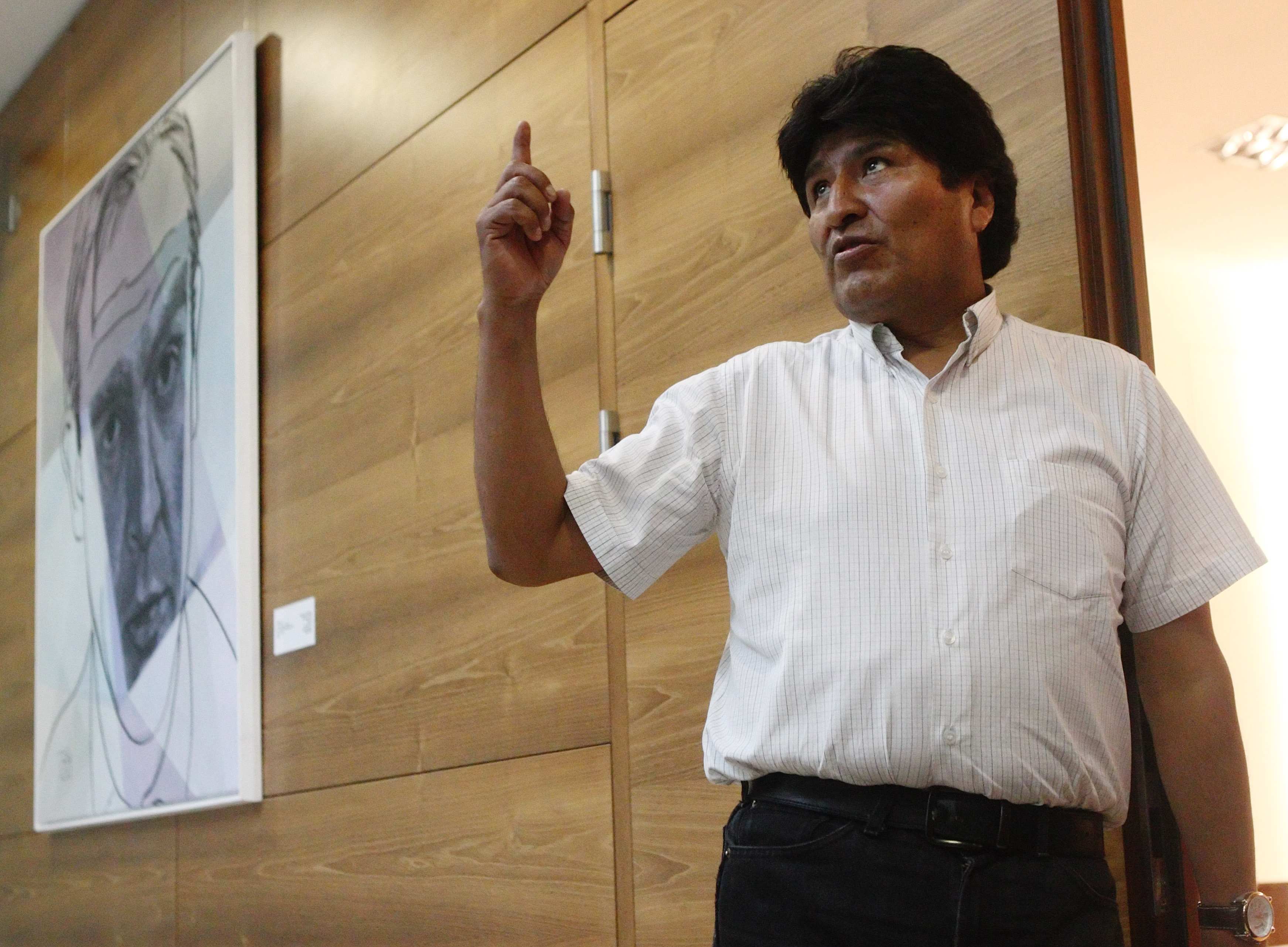 Οργισμένος ο Πρόεδρος της Βολιβίας απευθύνεται στους δημοσιογράφους ΦΩΤΟ REUTERS