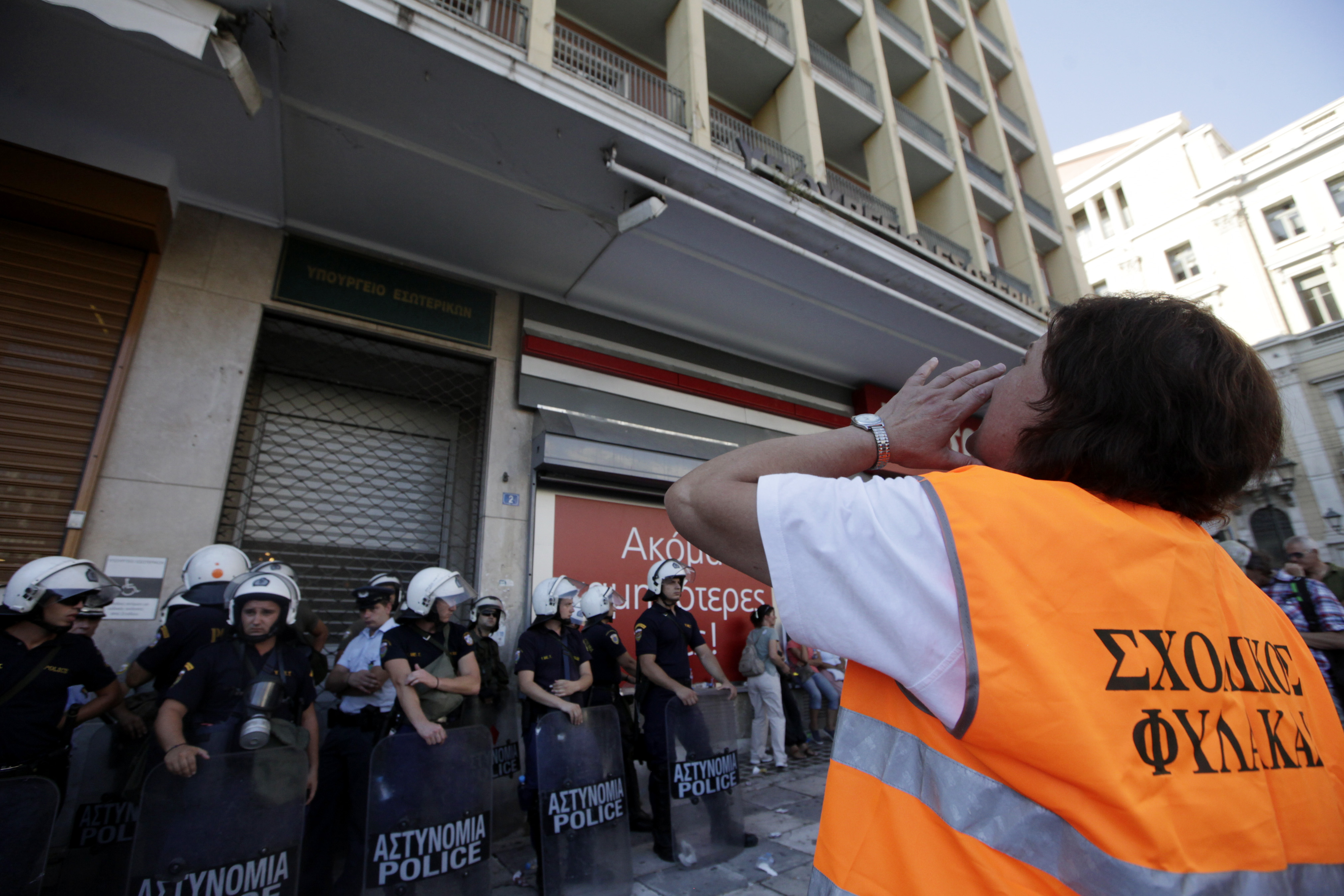 Θα διαπεράσει η φωνή της τα διπλα τζάμια; ΦΩΤΟ EUROKINISSI