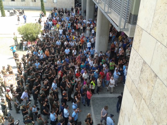 Από την κινητοποίηση των δημοτικών υπαλλήλων - ΦΩΤΟ από το thousandnews.gr